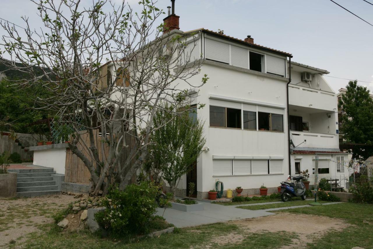 Studio Apartments Gilda Baška Buitenkant foto