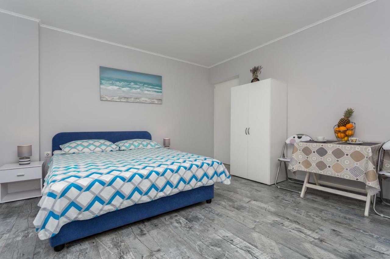 Studio Apartments Gilda Baška Buitenkant foto