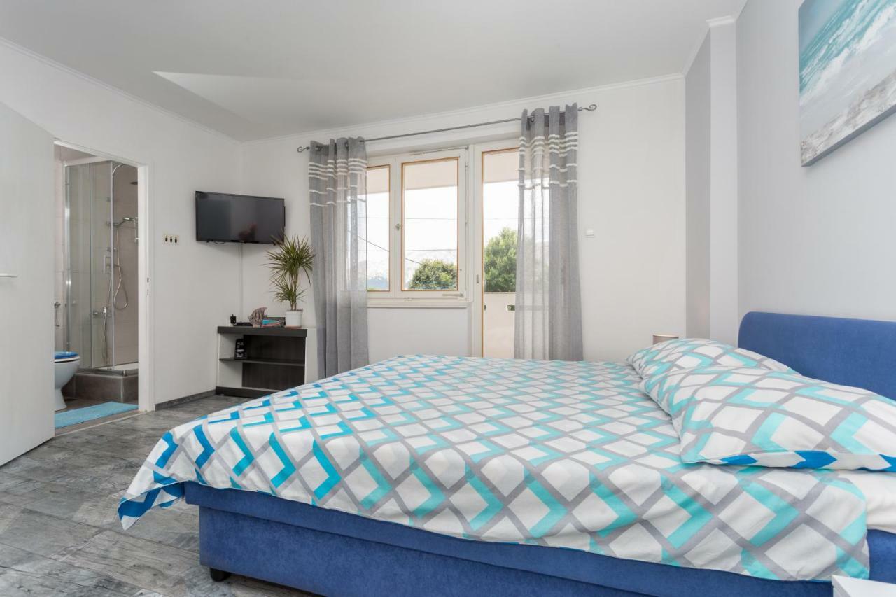 Studio Apartments Gilda Baška Buitenkant foto