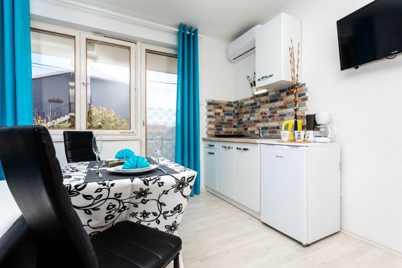 Studio Apartments Gilda Baška Buitenkant foto